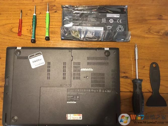 thinkpad e450c換電池怎么換?thinkpad e450 拆電池教程